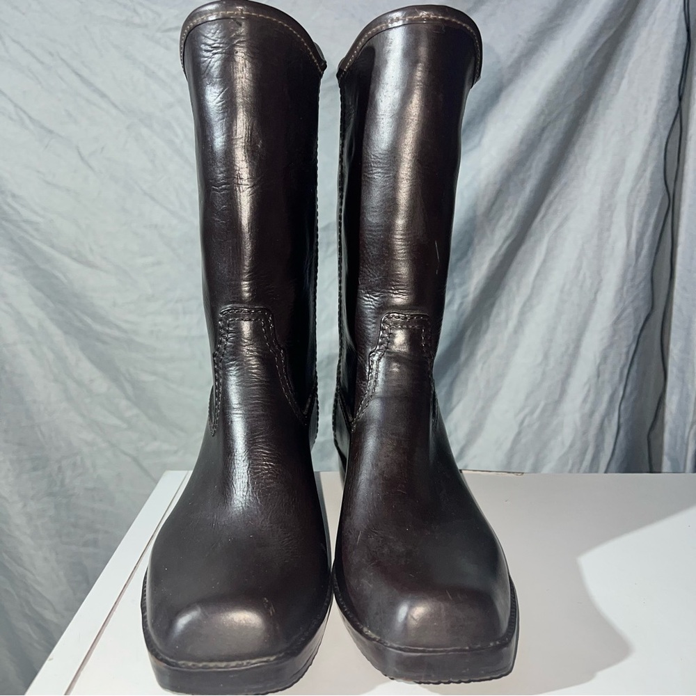 Weatherproof Women’s Heeled Boots - Picture 4 of 10